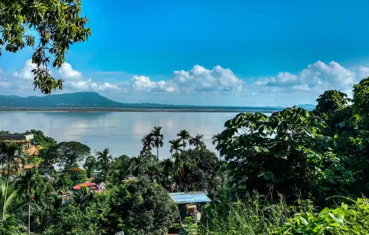 Meghalaya with Mawlynnong Village Tour Package